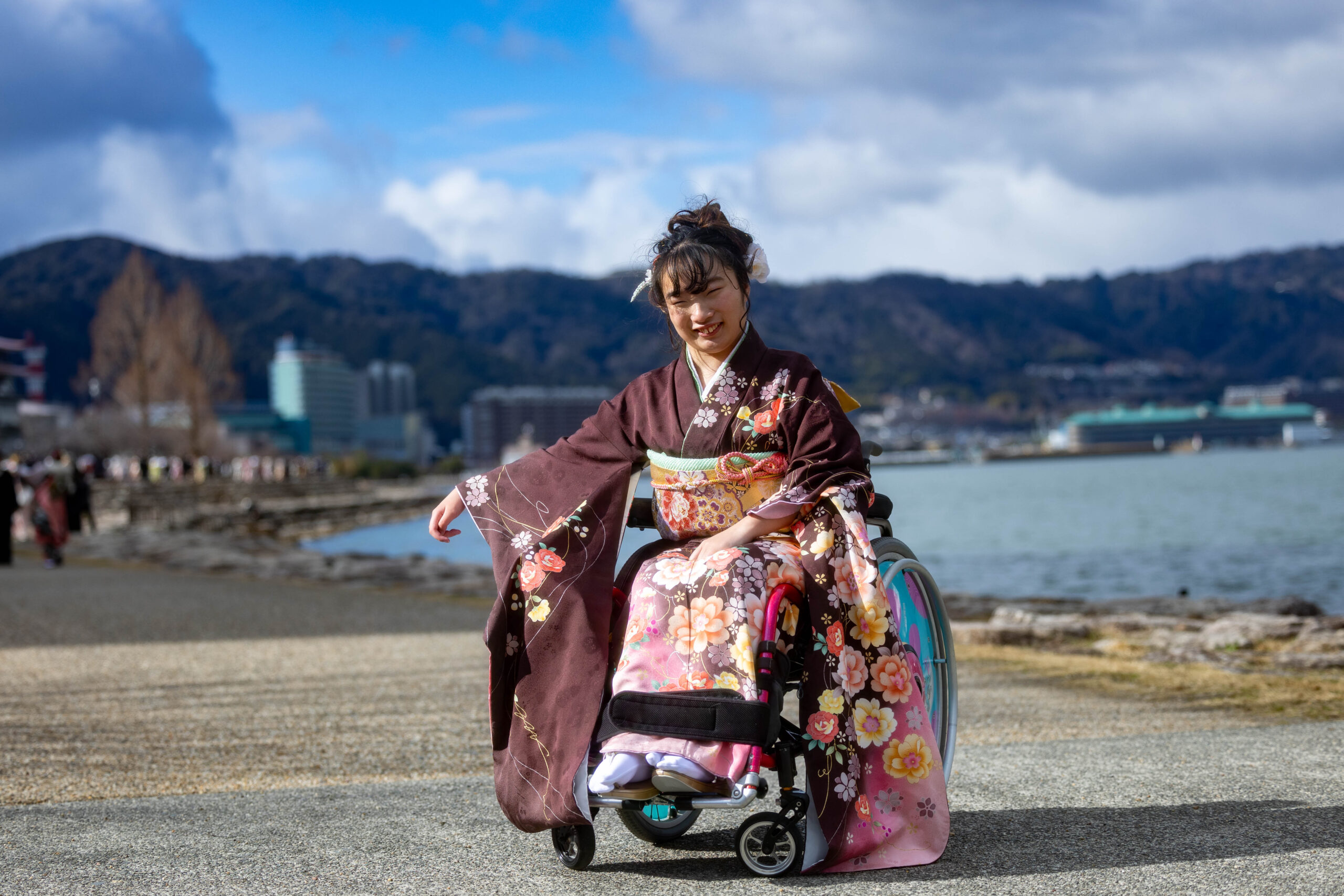 車椅子着物　振袖　　成人式　滋賀県　身体障害　知的障害　名古屋